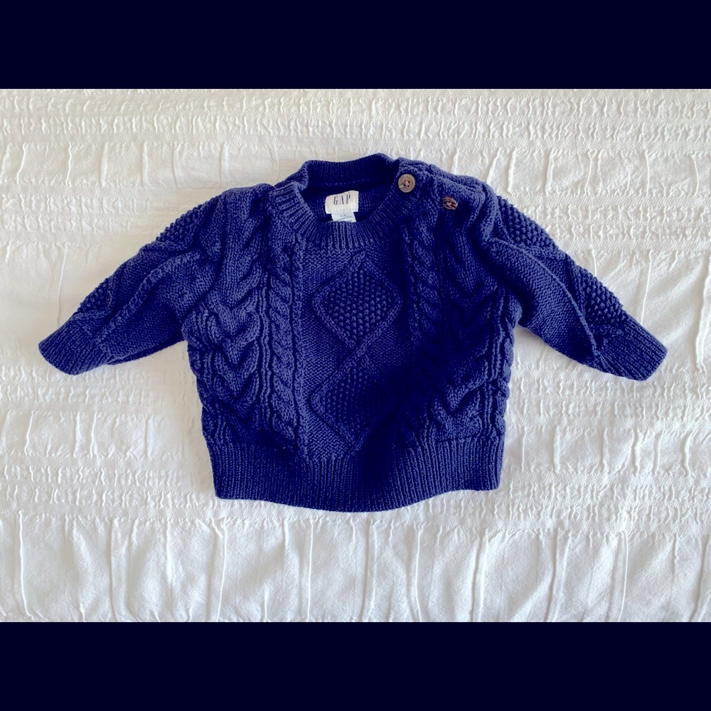 3 for $40 ⭐️ Gap cable-knit Sweater